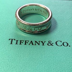 Tiffany and Co 1837 Medium Band Ring in Si…